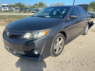 2014 Toyota Camry SE - Exterior Front Left Corner Image